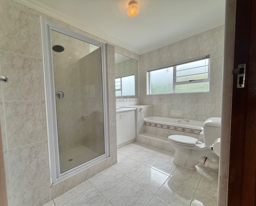 5 Bedroom Property for Sale in Seaview Eastern Cape